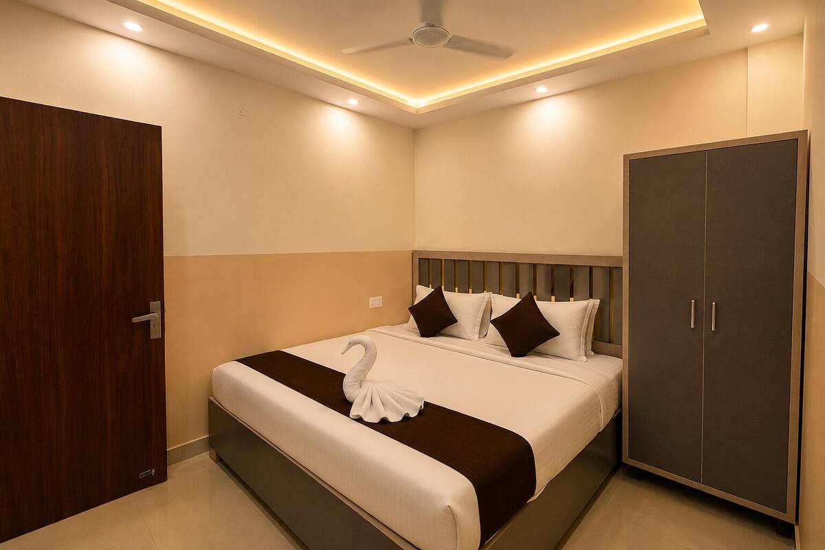 Deluxe Room | Desk, free WiFi