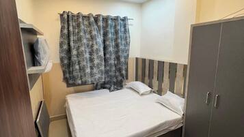 Classic Room | Desk, free WiFi