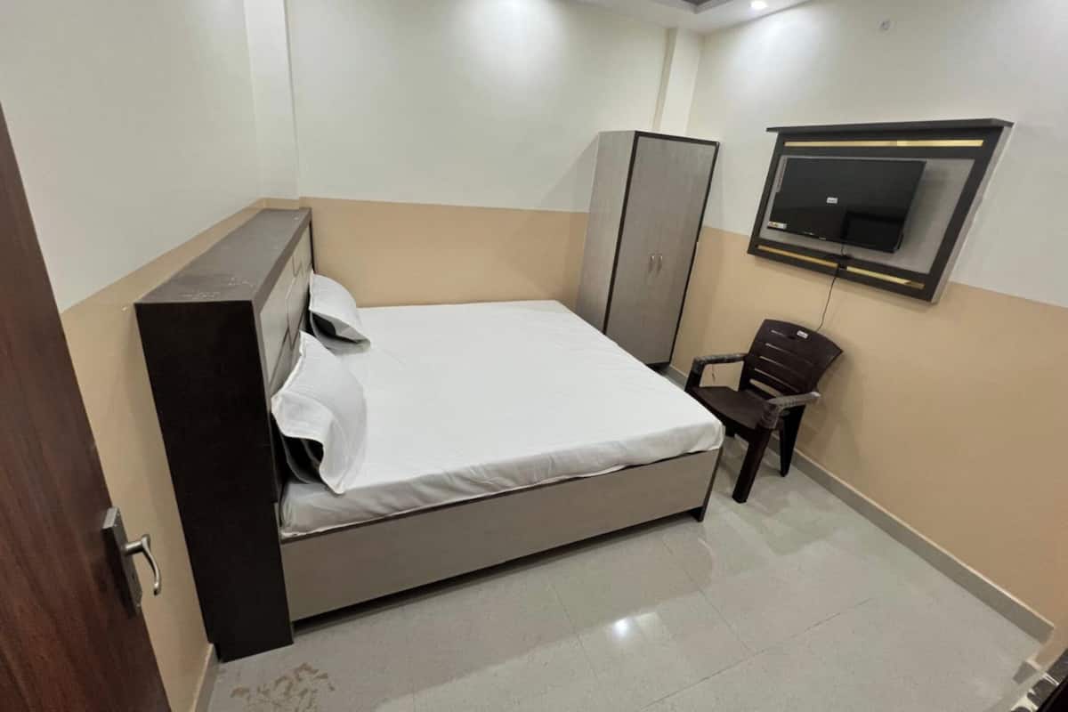 Kamar Deluks | Meja kerja dan Wi-Fi gratis