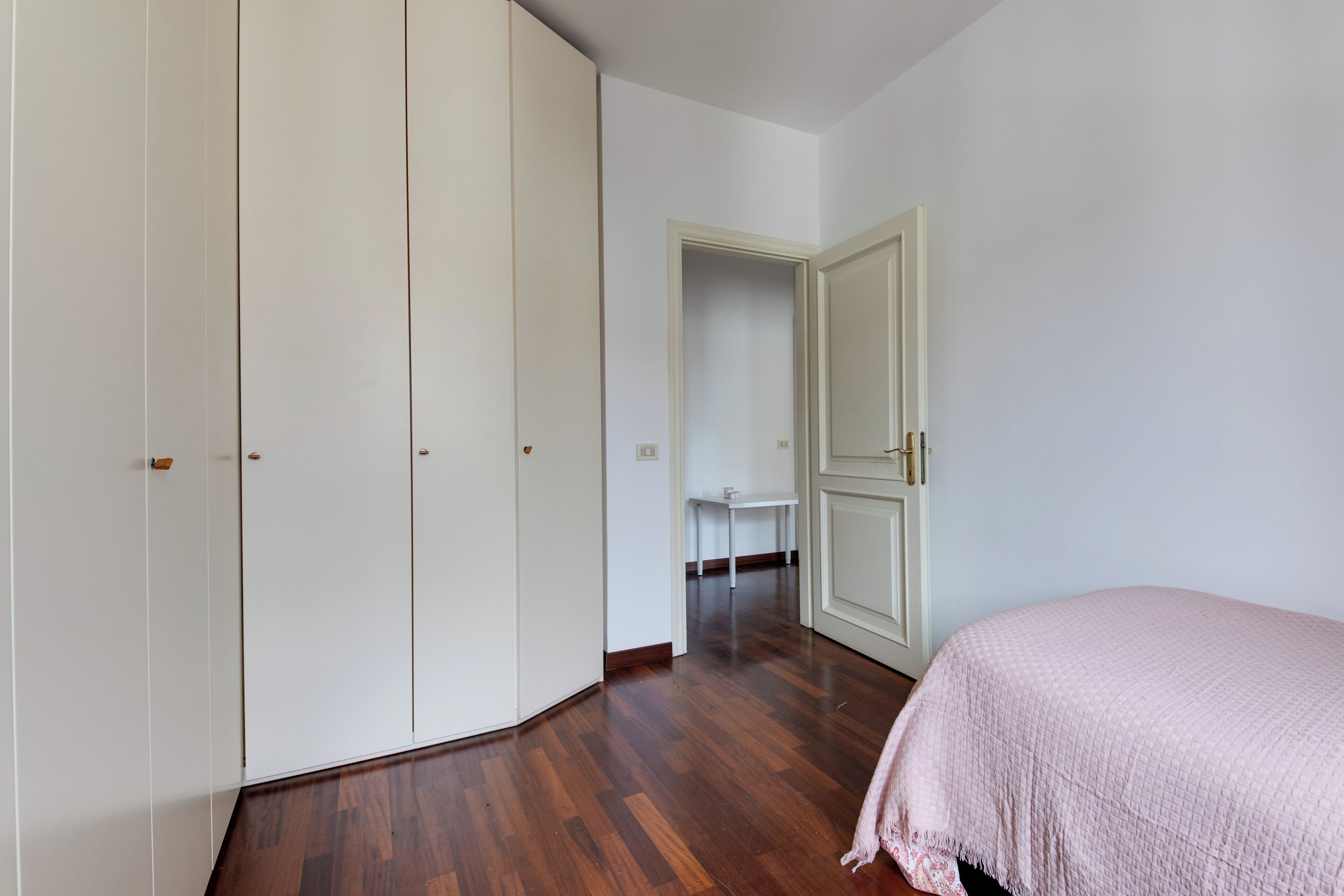 5 slaapkamers, een strijkplank/strijkijzer, gratis wifi, beddengoed