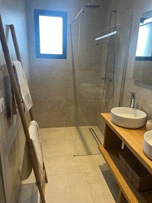 Shower, hair dryer, towels - Villa with private pool - Cala Rossa / St Cyprien (Lecci)
