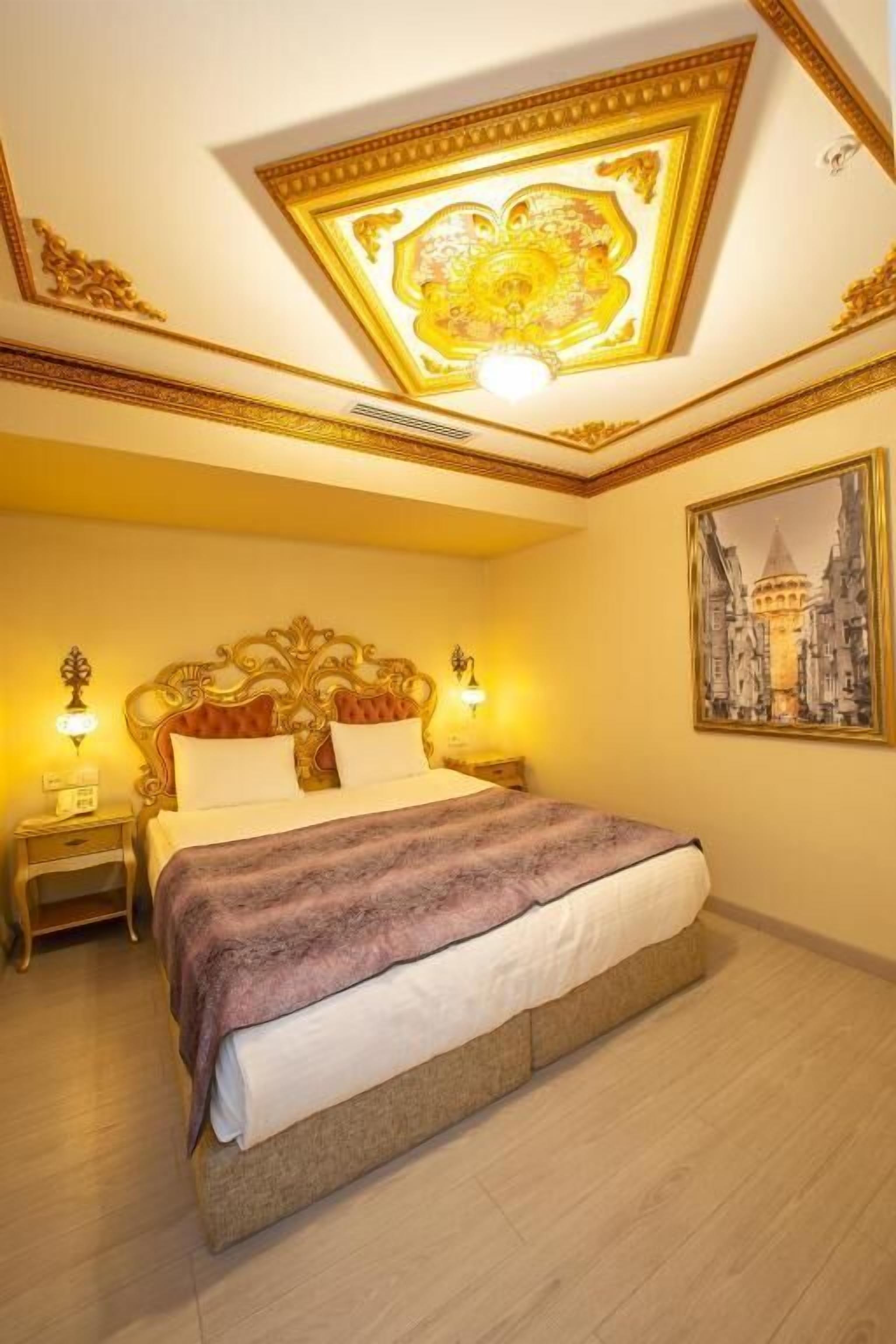 Family Suite | In-room safe, desk, blackout curtains, soundproofing