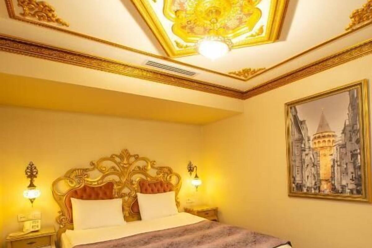 Family Suite | In-room safe, desk, blackout curtains, soundproofing