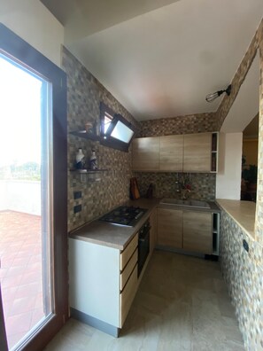 Fridge, oven, stovetop, coffee/tea maker - Holiday Home 'Dall'alba Al Tramonto' with Private Terrace, Wi-Fi and Air Conditioning (Alezio)