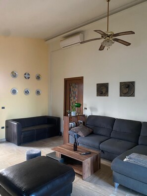 Living area - Holiday Home 'Dall'alba Al Tramonto' with Private Terrace, Wi-Fi and Air Conditioning (Alezio)