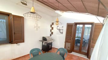 屋外ダイニングエリア