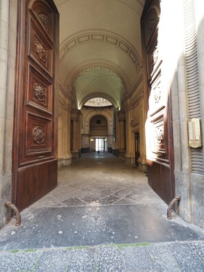 Property grounds - Triple room 5 minutes from Castel dell'Ovo (Napoli)