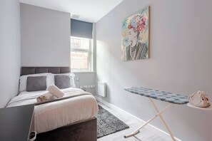 Apartment, 1 Bedroom | 2 bedrooms - Leicester 1-bed Private Jacuzzi (Leicester)