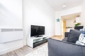 Apartment, 1 Bedroom | Living room - Leicester 1-bed Private Jacuzzi (Leicester)