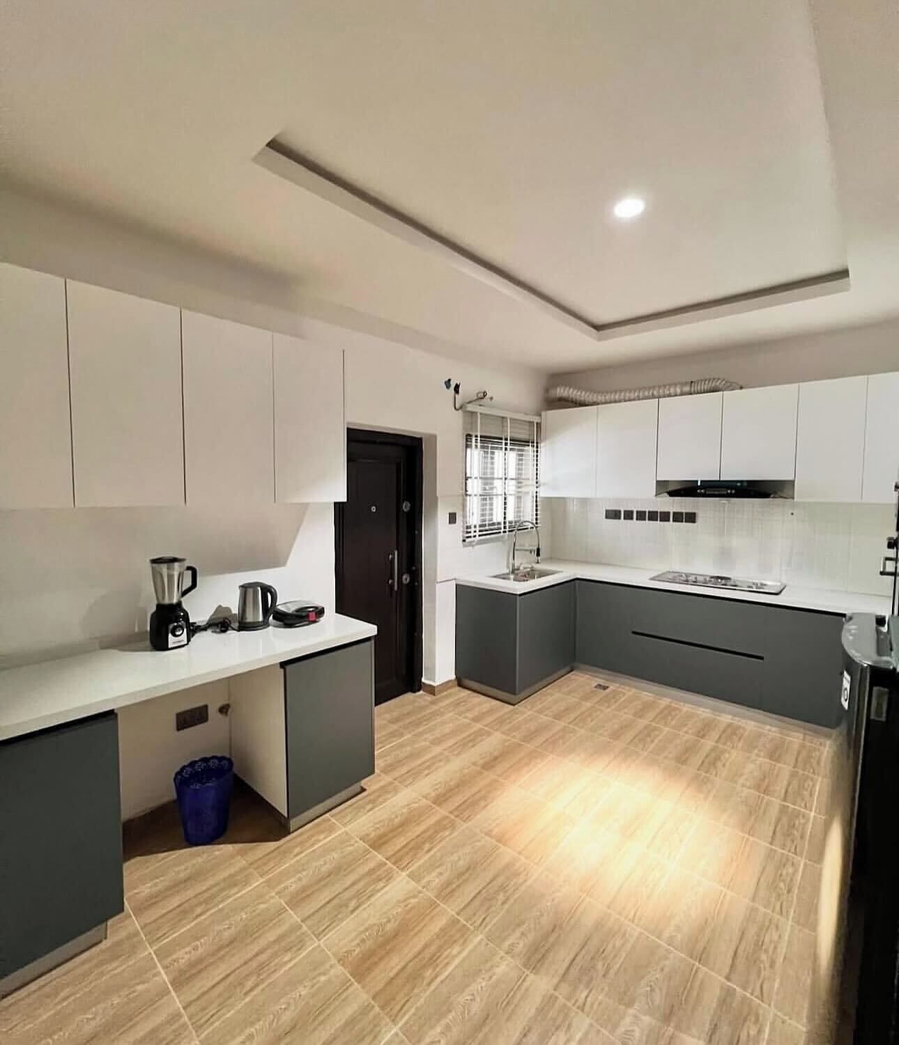 Deluxe Apartment, Balcony, City View | Dapur peribadi | Peti sejuk, ketuhar gelombang mikro, ketuhar, dapur 