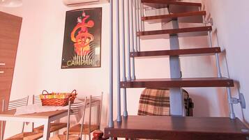 Apartemen, pemandangan halaman | Interior
