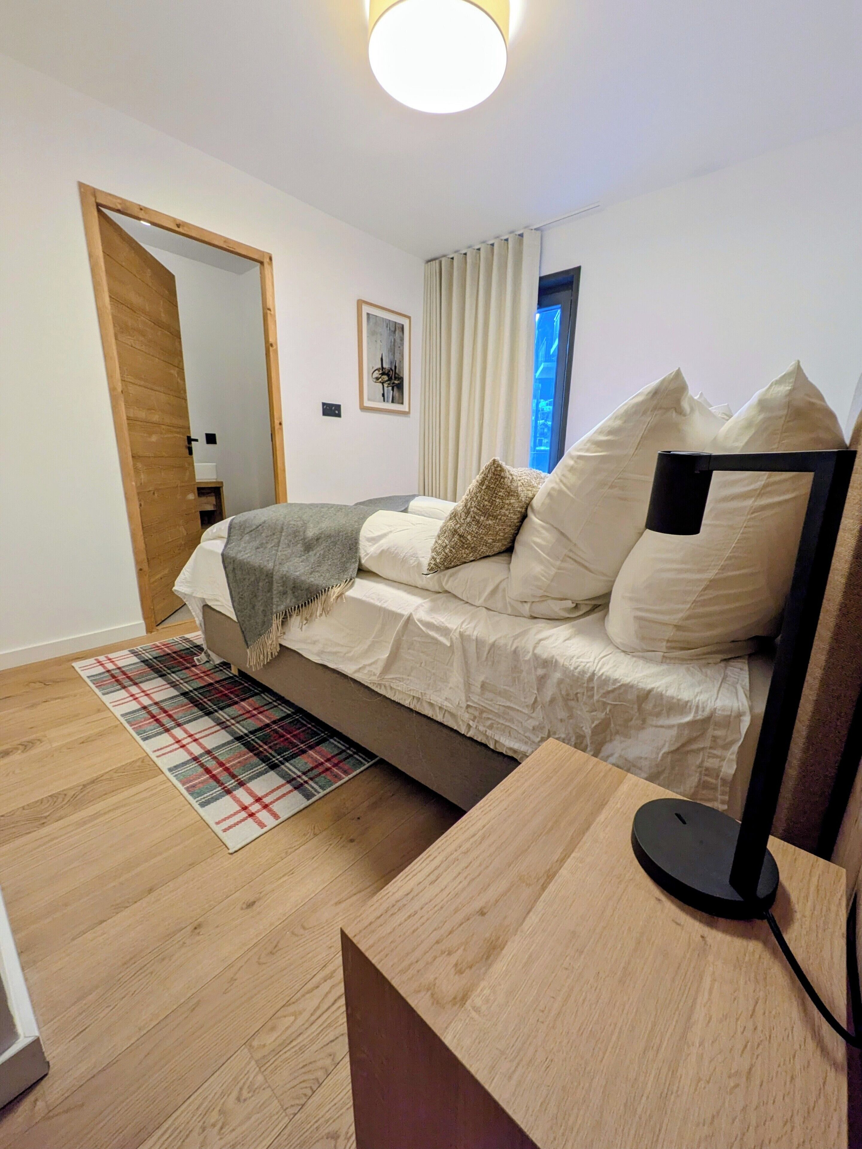 3 slaapkamers, een strijkplank/strijkijzer, wifi