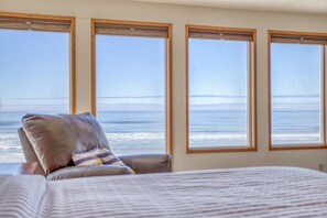 Escritorio, wifi gratis y ropa de cama 