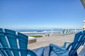 Terrace/patio - Logans Beachfront Lodge (Lincoln City)