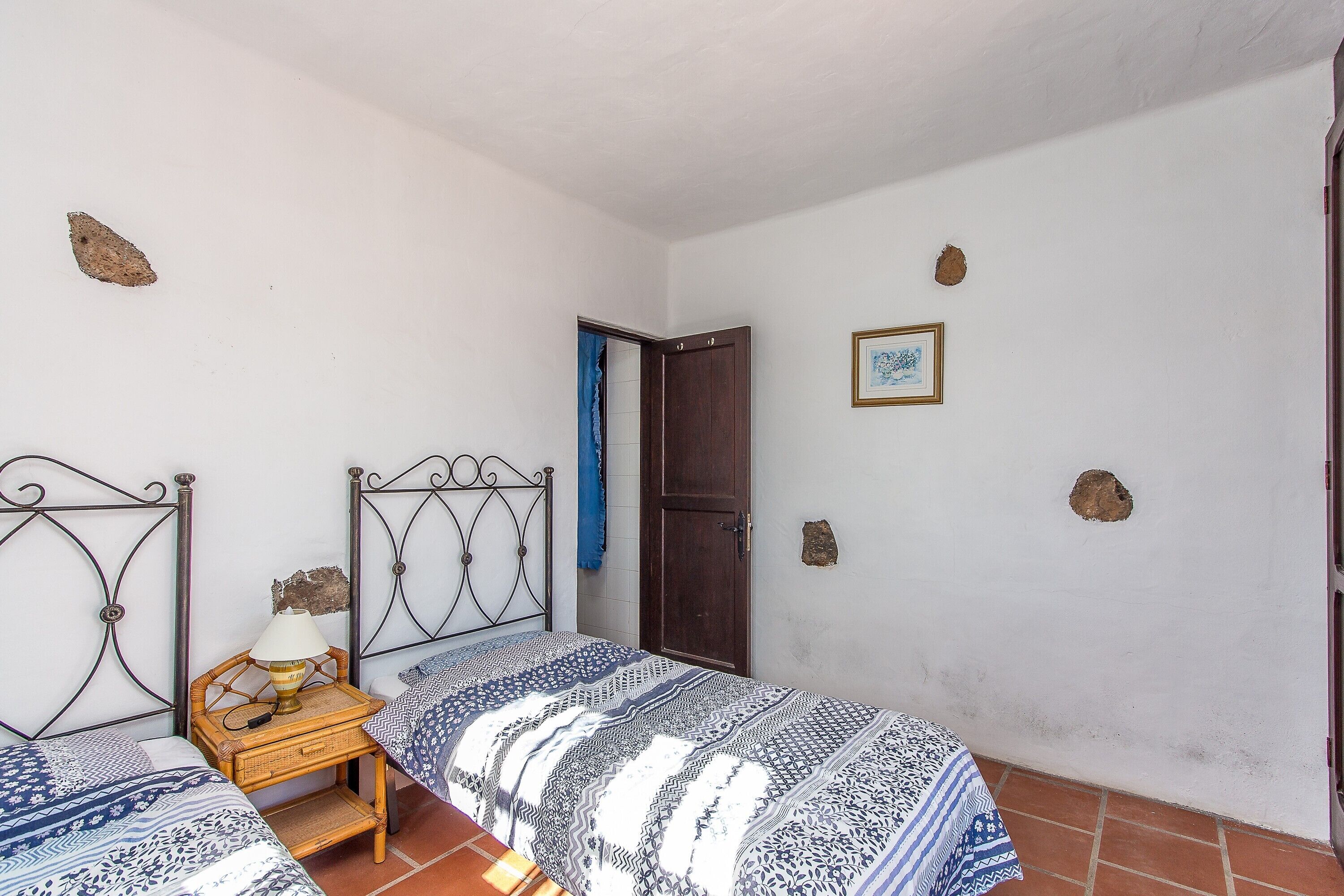 3 slaapkamers, een strijkplank/strijkijzer, wifi, beddengoed