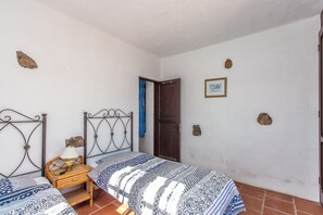 3 slaapkamers, een strijkplank/strijkijzer, wifi, beddengoed