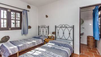 3 makuuhuonetta, silitysrauta/-lauta, Wi-Fi, vuodevaatteet