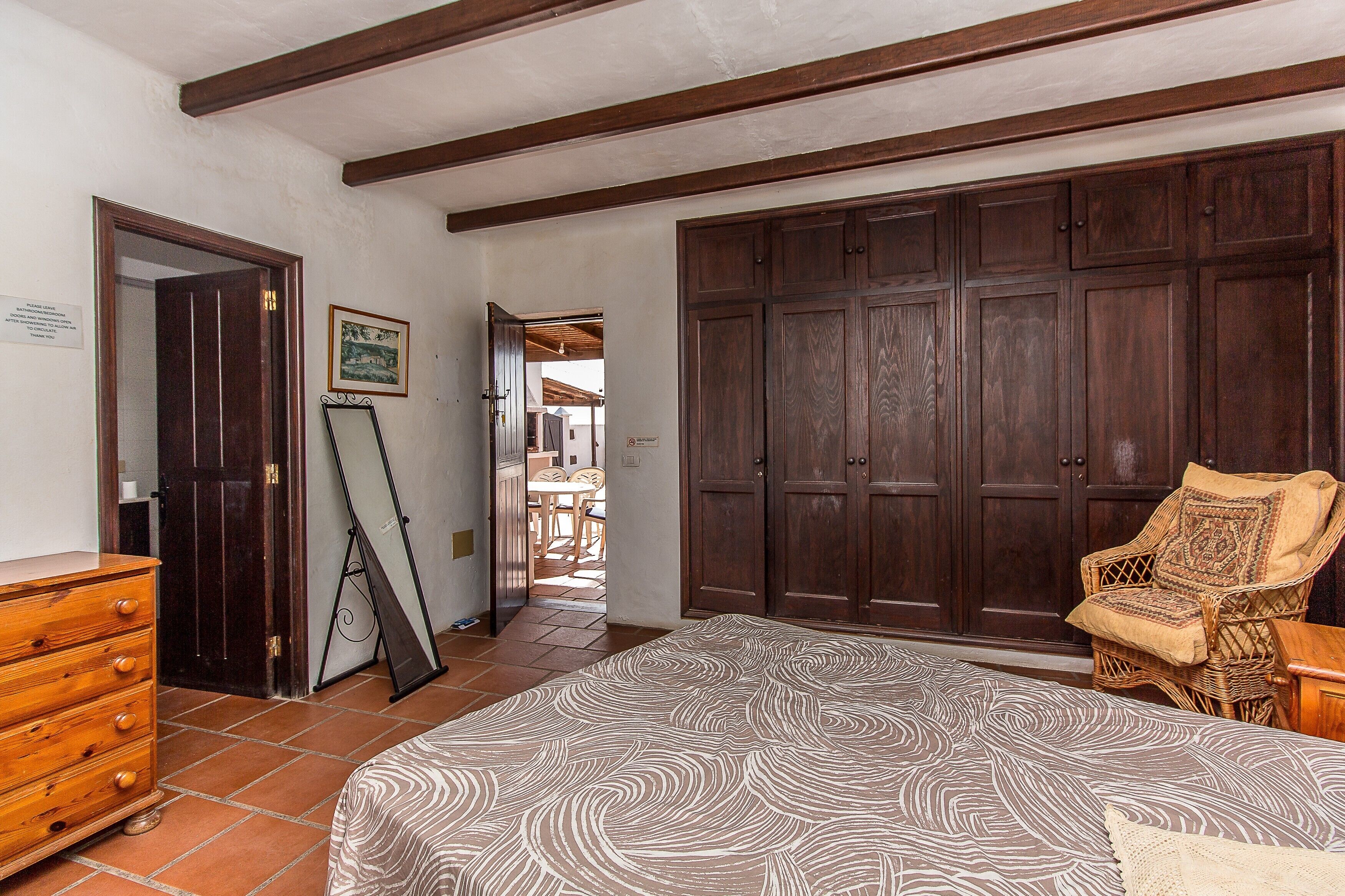 3 bedrooms, iron/ironing board, WiFi, bed sheets