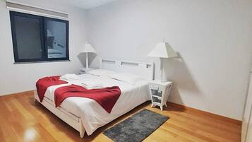 2 habitaciones, tabla de planchar con plancha, wifi y ropa de cama