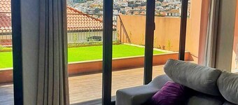 Swimming pool and private garden in the heart of Funchal