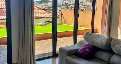 Swimming pool and private garden in the heart of Funchal