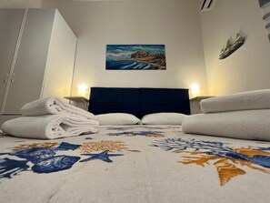 Classic Apartment, City View | Soundproofing, iron/ironing board, free WiFi - artista studio (Cefalù)