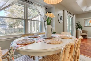 Interior - Dogs Welcome! Savannah Escape w/ Fenced-in Yard (Savannah)