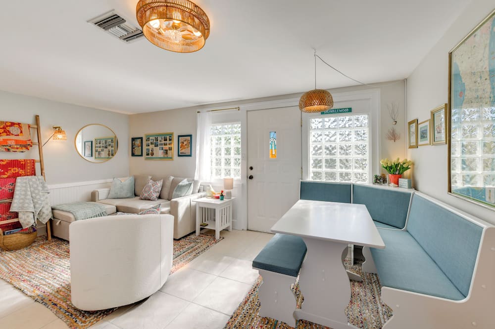 Steps to Dtwn & Bay! Snowbird Escape in Englewood - Englewood, FL