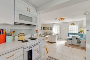 House (2 Bedrooms) | Interior - Steps to Dtwn & Bay! Snowbird Escape in Englewood (Englewood)