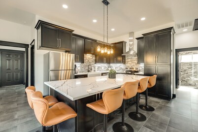 Roo's Hideaway Modern 3BR Near Round Top & A&m!