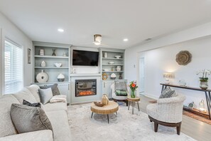 Interior - East Texas Group Getaway! Modern Longview Home (Longview)