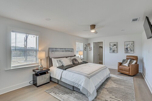 East Texas Group Getaway! Modern Longview Home