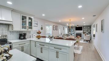 House (3 Bedrooms) | Interior