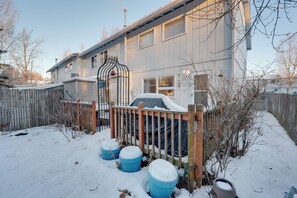 Apartment (3 Bedrooms) | Interior - U-med District Townhome w/ Private Yard + Grill (Anchorage)