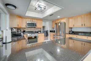 House (4 Bedrooms) | Interior - Putting Green! Fairway Retreat on Dobson Ranch (Mesa)