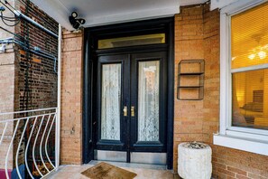 Apartment (2 Bedrooms) | Interior - Easy NYC Access! Gateway Region Apartment w/ Yard (West New York)