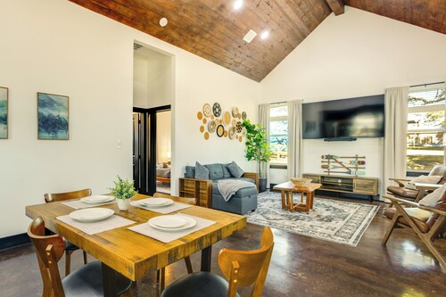 Modern 2BR Near Lake Somerville & Round Top