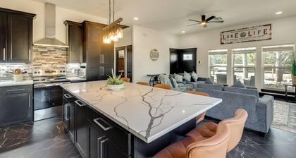 < 1 Mi to Lake Somerville Fun! Family Home w/ Yard