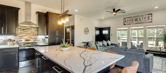 < 1 Mi to Lake Somerville Fun! Family Home w/ Yard