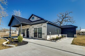 Interior - < 1 Mi to Lake Somerville Fun! Family Home w/ Yard (Somerville)