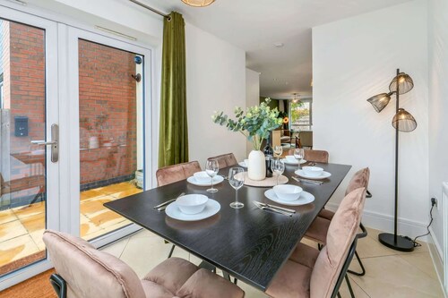 Canalside House Modern and Homely