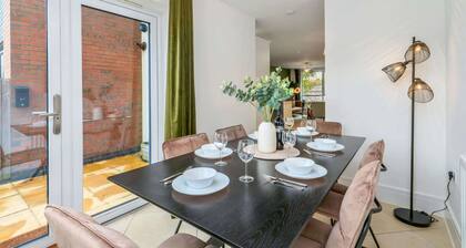 Canalside House Modern and Homely