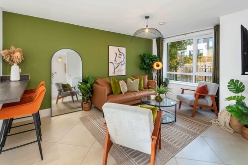 Canalside House Modern and Homely