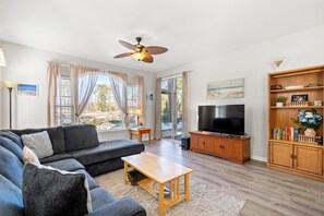 Smart TV - Tee Time Retreat, River Oaks 3 BR  First Floor End Unit! (Myrtle Beach)