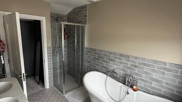 House, 4 Bedrooms, Smoking | Bathroom