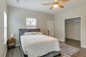 Apartment (3 Bedrooms) | Interior - Private Yard, Pet Friendly: Southeast Dallas Home (Dallas)