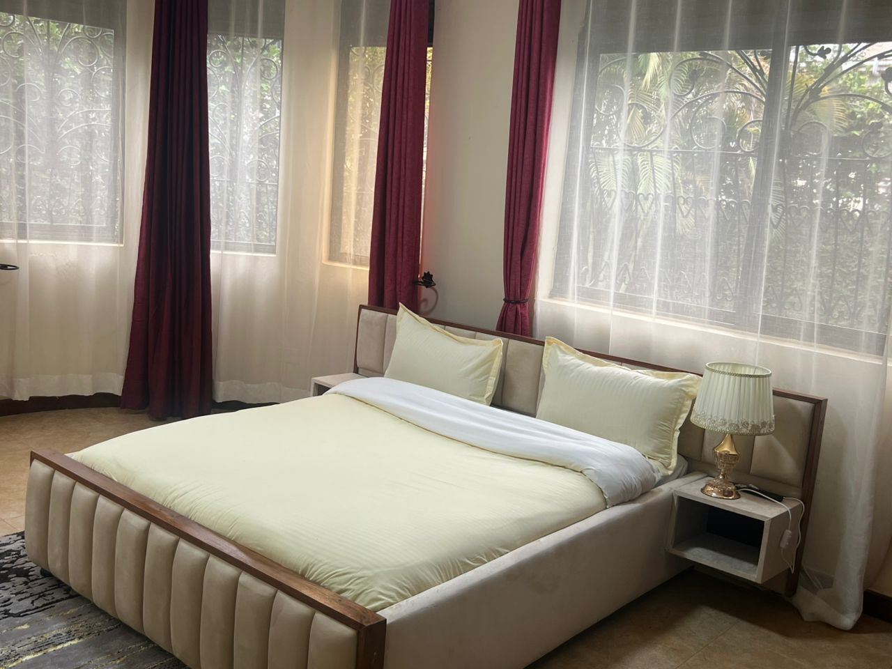 Deluxe tweepersoonskamer, balkon, uitzicht op meer | Verduisterende gordijnen, een strijkplank/strijkijzer, gratis wifi