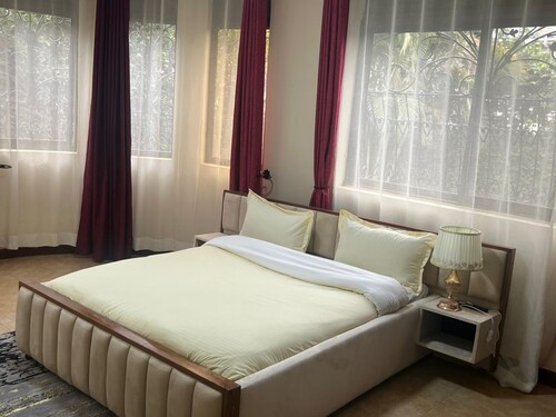 ELMA SUITES & LOUNGE