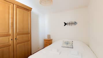 2 chambres, fer et planche à repasser, Wi-Fi, draps fournis