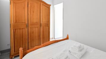 2 chambres, fer et planche Ă repasser, Wi-Fi, draps fournis